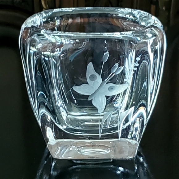 5 1/2" Tall Crystal Butterfly 🦋 Vase - Picture 12 of 13